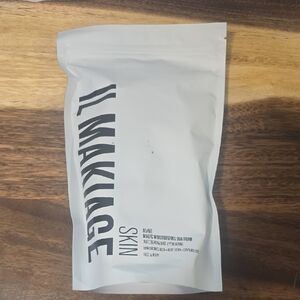 IL MAKIAGE Skin Foam in White Packaging